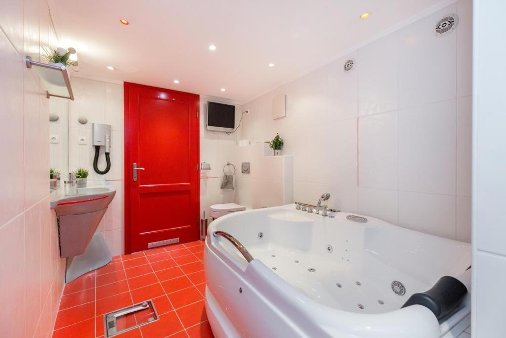 Space In Gozsdu Apartamento Budapeste